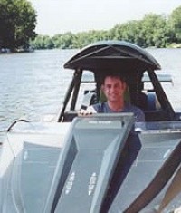 020b-speedboat